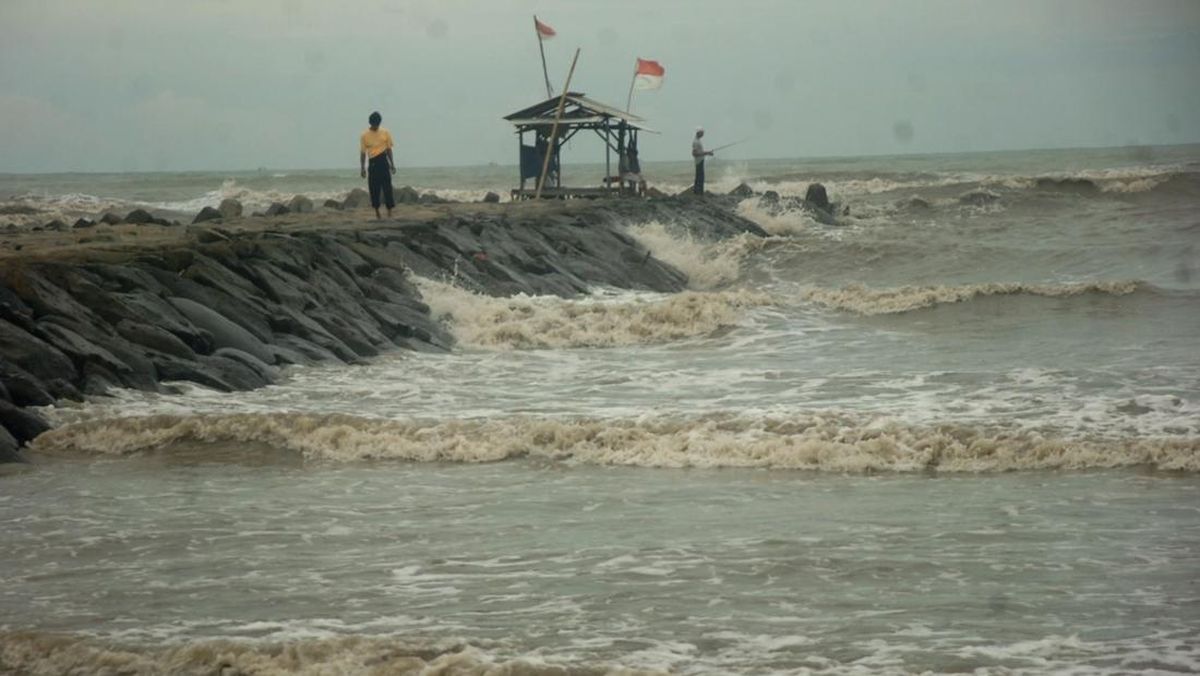 peringatan-cuaca-ekstrem-di-perairan-lampung-gelombang-sampai-4-meter-mengancam