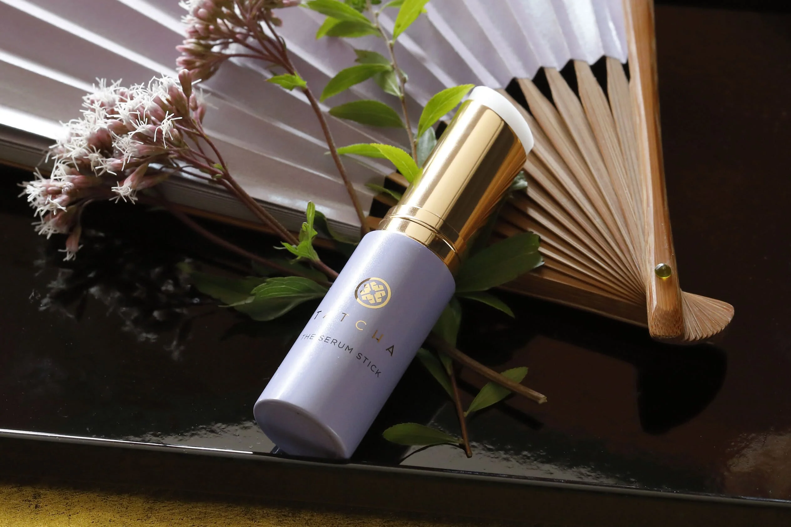 Tatcha The Serum Stick: Balm Multifungsi untuk Melembapkan Kulit Kering