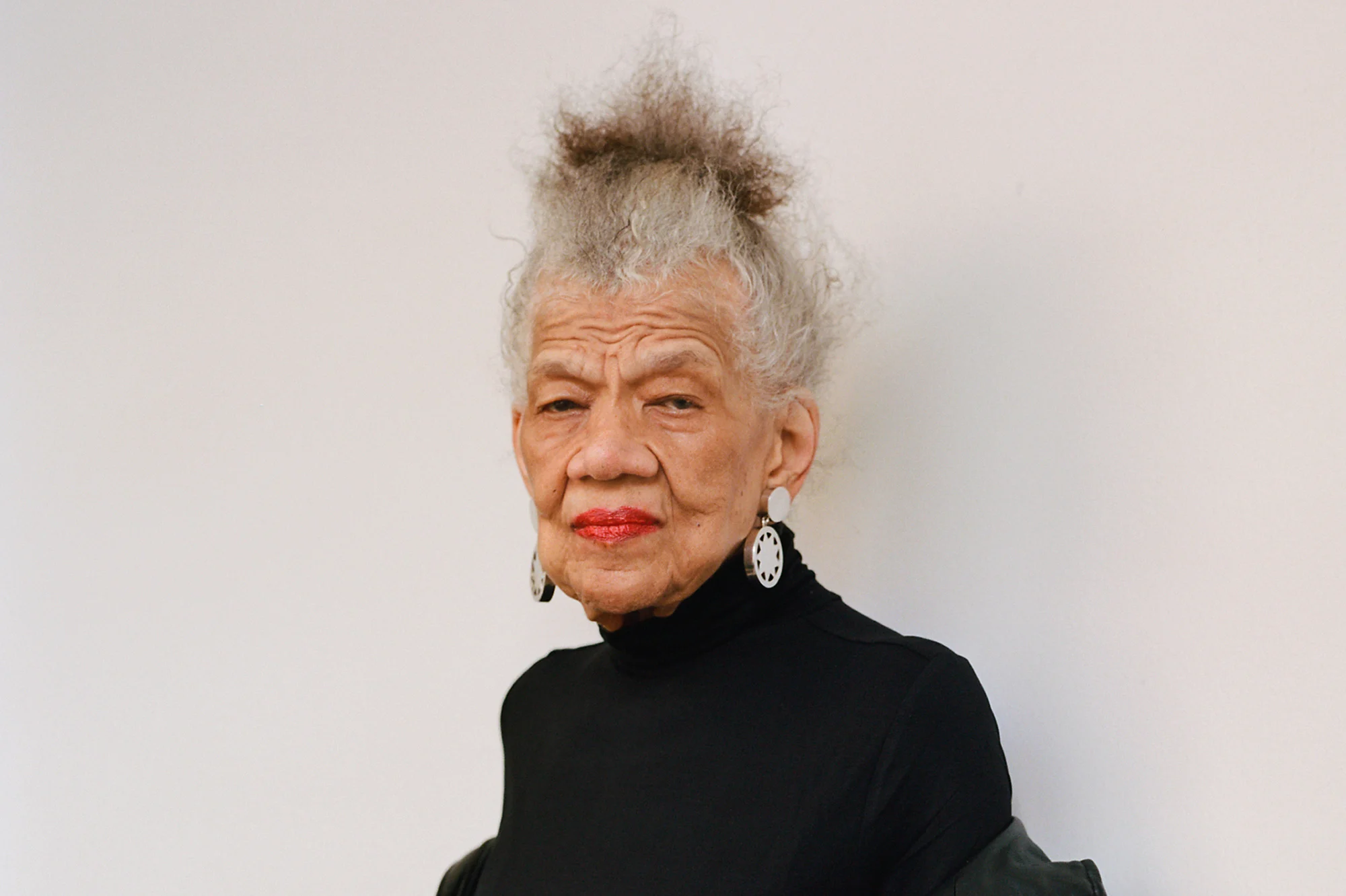 lorraine-ogrady-legenda-seni-konseptual-yang-mengubah-wajah-seni-modern-tutup-usia-90-tahun