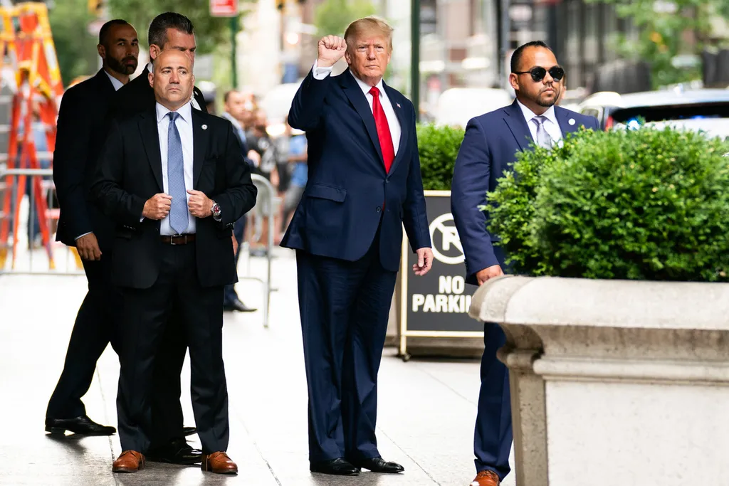 Trump Berucap F**k, Wapres Acungkan Jari Tengah: Kontroversi di Gedung Putih